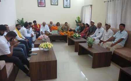 प्रांतीय यादव महासभा गढ़वा की जिला अध्यक्षता में रेजांगला युद्ध में 114 शहीद को श्रद्धांजलि दी गई।