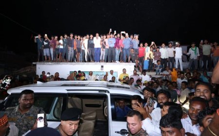 बिहार की जमुई जिला में विगत दिनों में  हुई सड़क हादसा में 15 लोगों की मौत, मृतक के परिवार से मिले पूर्व उप मुख्यमंत्री तेजस्वी यादव