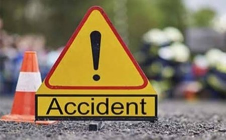 लातेहार । बालूमाथ चतरा मार्ग पर बस की चपेट में आने से पिता घायल पुत्री की मौत।ग्रामीणों ने बस को भगाते हुए चालक को ओवर टेक कर पकड़ा और जम कर की पिटाई