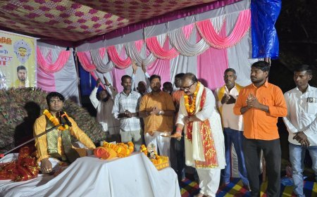 श्री मिथिलेश ठाकुर गढ़वा प्रखंड की विभिन्न पूजा पंडाल में जा कर पूजा अर्चना की