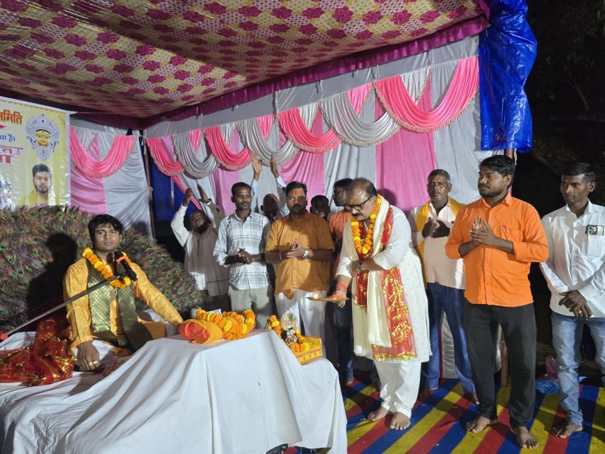 श्री मिथिलेश ठाकुर गढ़वा प्रखंड की विभिन्न पूजा पंडाल में जा कर पूजा अर्चना की