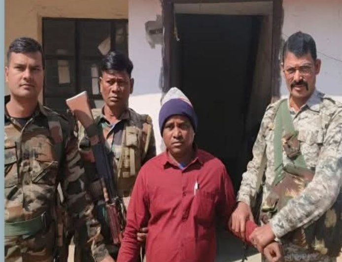 पलामू एसीबी टीम ने रोजगार सेवक को 7000 घुस लेने की आरोप में किया गिरफ्तार ,रोजगार सेवक को न्यायिक हिरासत में भेज दिया गया है