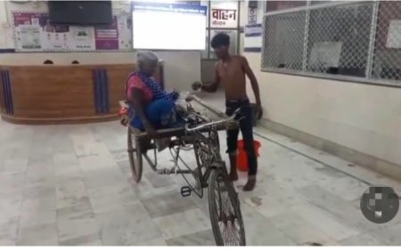 गढ़वा झोपड़ी से बाहर खड़ी वृद्ध महिला को अज्ञात मोटरसाइकल स्वार ने मारी टक्कर महिला घायल